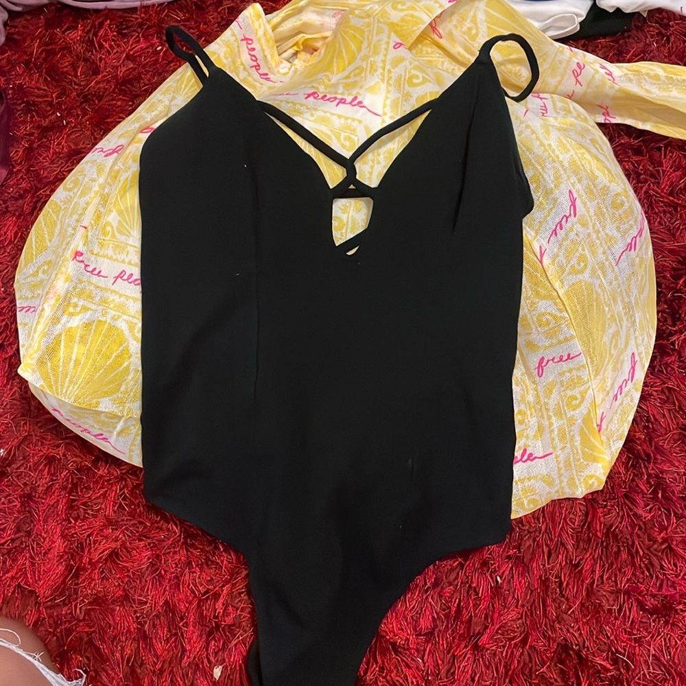 Snaps on the bottom, XS